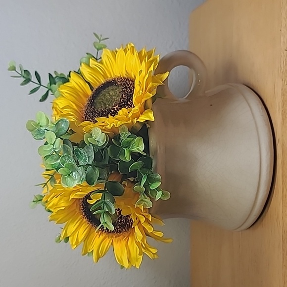 BEAUTIFUL sunflowers 🌻 in ceramic picture - Picture 3 of 6